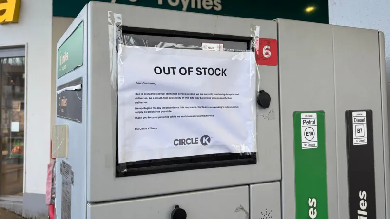 500 gasolineras irlandesas podrían quedarse sin combustible al final del día.