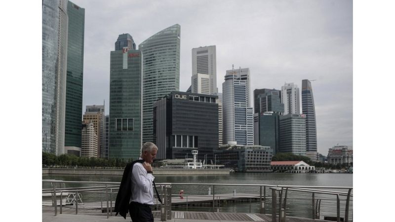 Singapore leads the way for workplace skills - BBC News