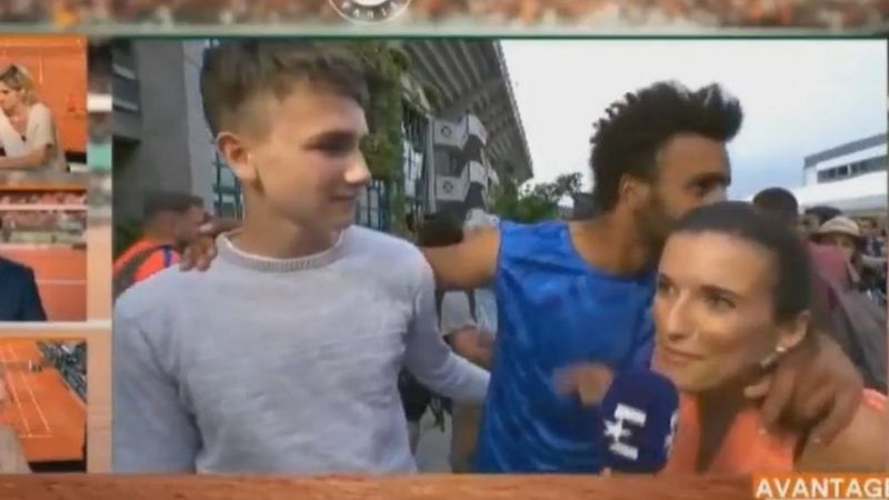 World Cup 2018 Female Reporter Groped And Kissed On Air Bbc News