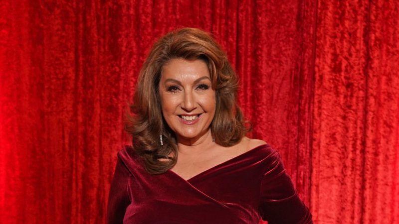 British Soap Awards: EastEnders wins as Jane McDonald hosts - BBC News