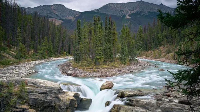 Canadians mourn as Jasper, jewel of the Rockies, burns