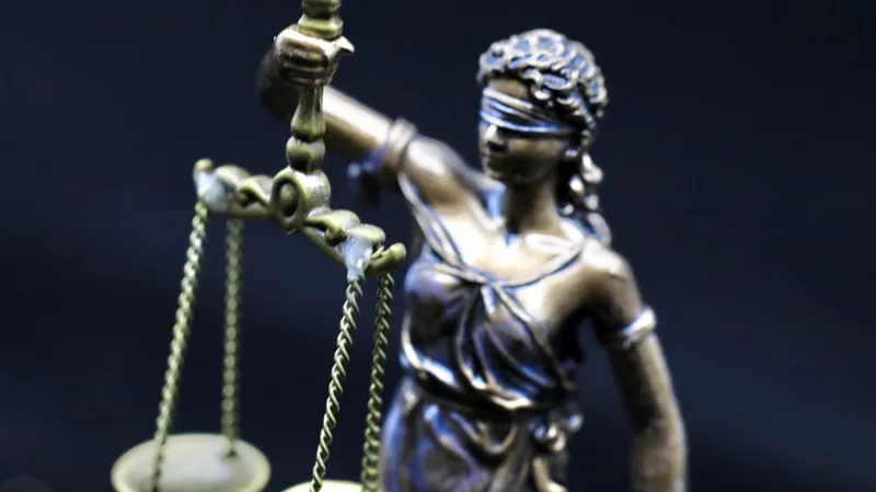 La novela erótica de una autora australiana es material de abuso sexual infantil, según un juez.