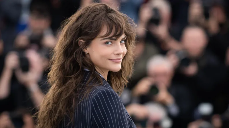 Cara Delevingne dice que su nueva música se inspiró en su proceso de sobriedad.