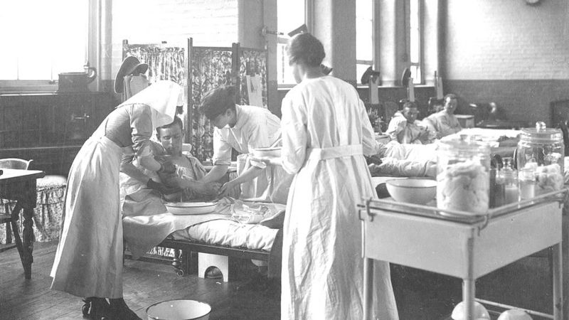 The women who ran a WW1 military hospital - BBC News