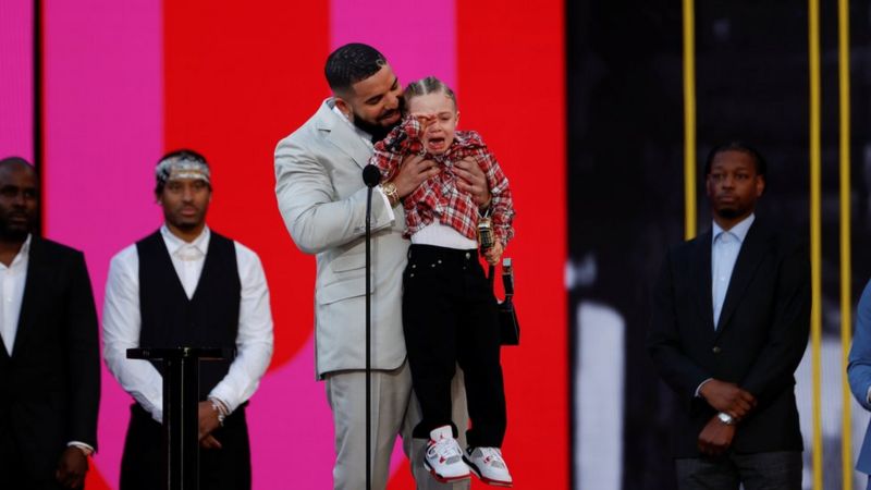 Billboard Music Awards: Drake's son joins him to accept artist of the ...