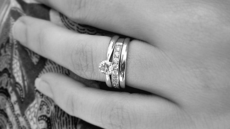 Man ordered to repay ex-fiancee for engagement rings - BBC News