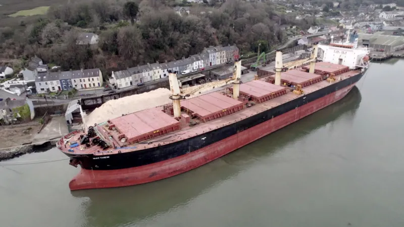 El barco implicado en la incautación récord de cocaína finalmente zarpa de Cork.