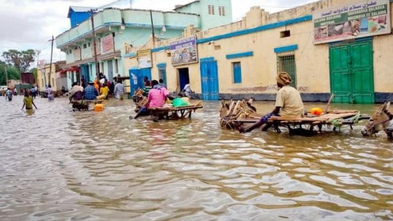 Fears of more heavy rain in flood-hit East Africa - BBC News