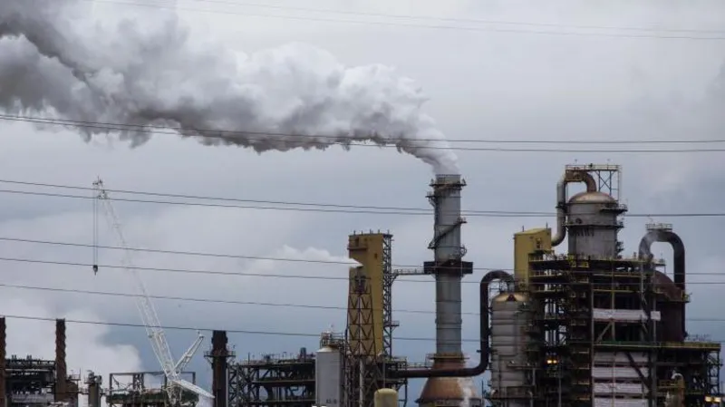 Alberta, Canadá, proyecta un déficit de casi 9.400 millones de dólares canadienses, citando los bajos precios del petróleo.