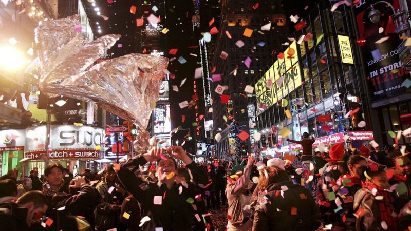 Why Do People Link Hands To Sing Auld Lang Syne BBC News why-do-people-link-hands-to-sing-auld-lang-syne-bbc-news