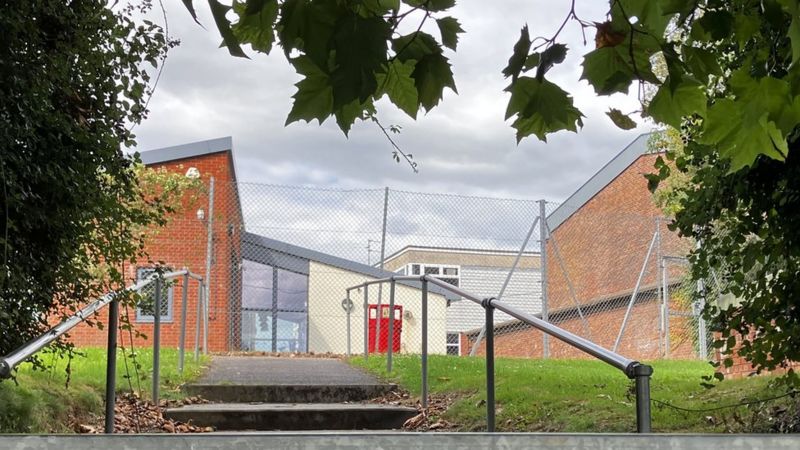 Haygrove School: Hundreds to start late after building issues - BBC News