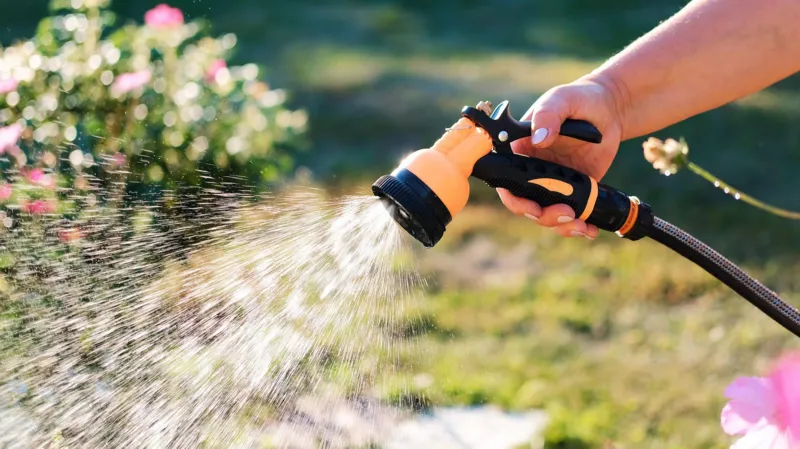 Se insta a los hogares a ahorrar agua ante el aumento de las temperaturas.