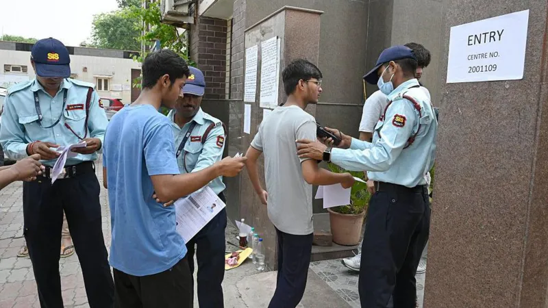 Los aspirantes a médicos de la India están desconsolados por la filtración del examen.