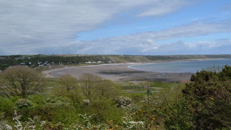 Port Eynon rescue as mum and daughter swept out to sea - BBC News