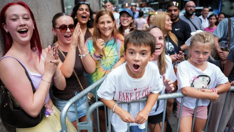 En imágenes: La fiebre por la boda de Taylor Swift se desata en Nueva York.
