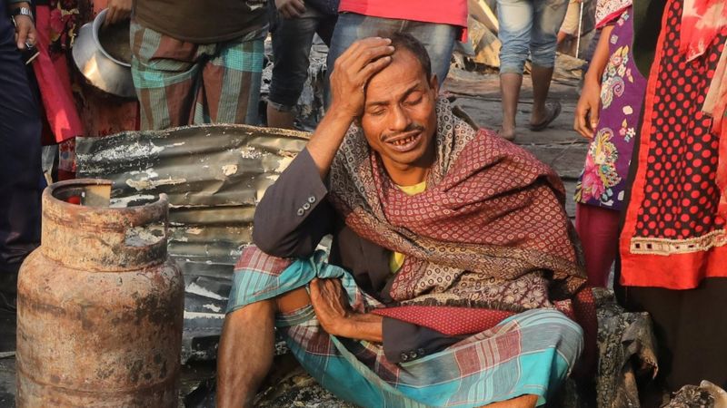 Bangladesh fire: Deadly blaze hits Banani building in Dhaka - BBC News