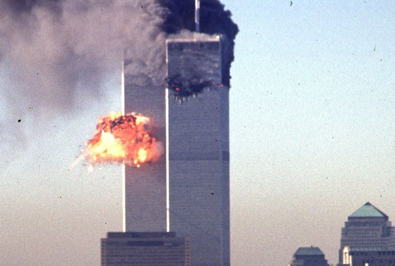 Explosão após o impacto do segundo avião na Torre Sul do World Trade Center