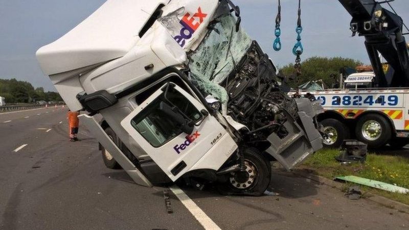 Lorry Drivers Jailed Over Fatal M1 Crash - BBC News