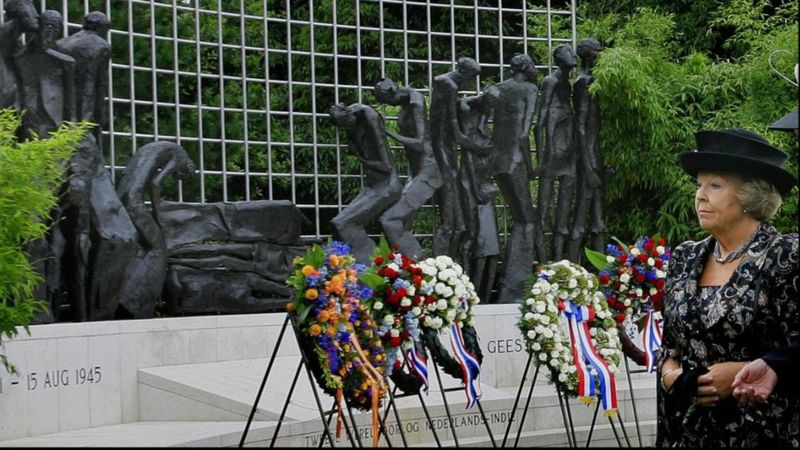 Pada tahun 1995, mantan Ratu Belanda Beatrix mengunjungi Indonesia empat hari setelah perayaan kemerdekaan Indonesia.