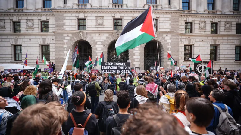 Foreign Office staff told to consider resigning if they disagree over Gaza