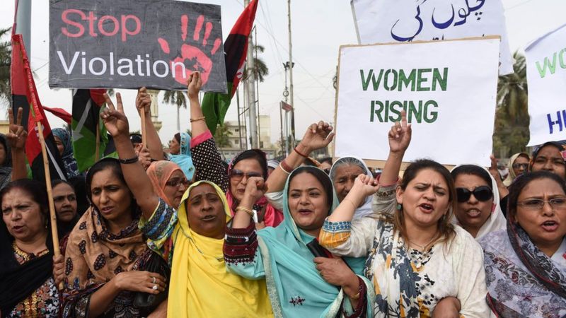 Pakistan honour killings on the rise, report reveals - BBC News