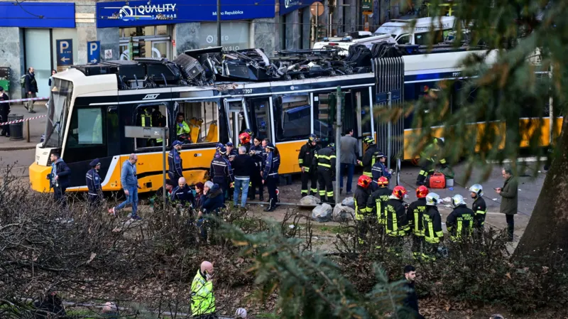 https://ichef.bbci.co.uk/news/800/cpsprodpb/78fa/live/580d5810-13f9-11f1-9120-a910fc22c6ac.jpg.webp The tram crashed into the side of a building after it derailed