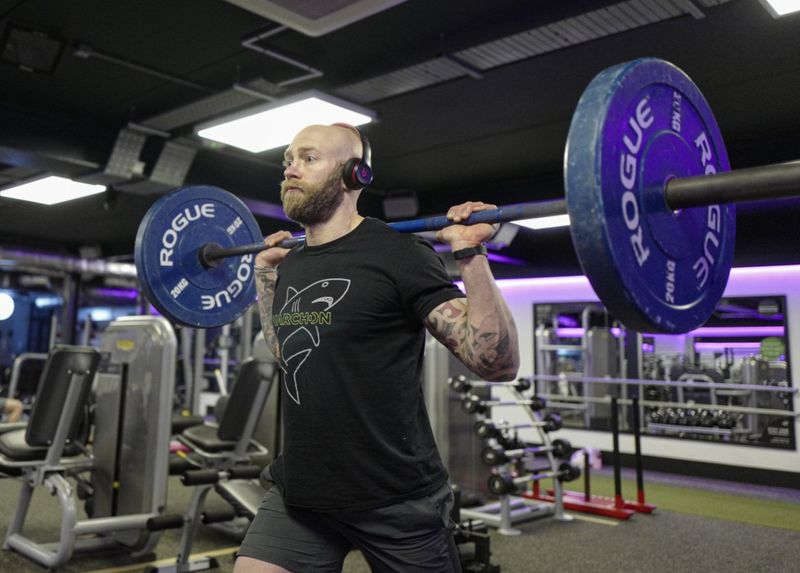 Coronavirus England's shops, gyms and hairdressers reopen BBC News