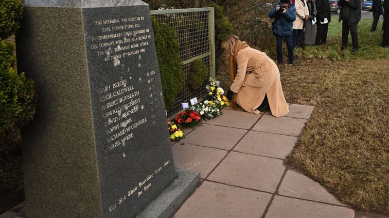 Teebane: Memorial service remembers victims of IRA bomb - BBC News