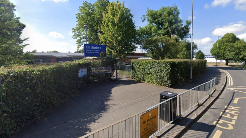 Wolverhampton School And College Closed After Man Shot Nearby - Bbc News