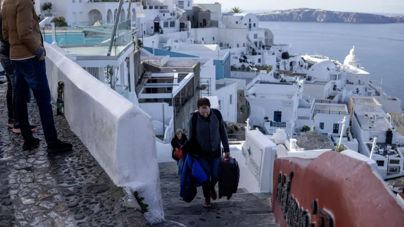 Thousands evacuate Santorini as more earthquakes strike island