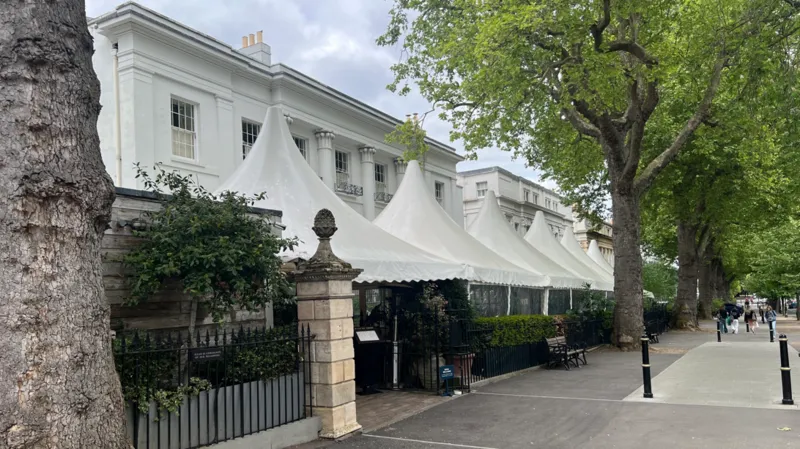 La polémica carpa del paseo marítimo será reemplazada.