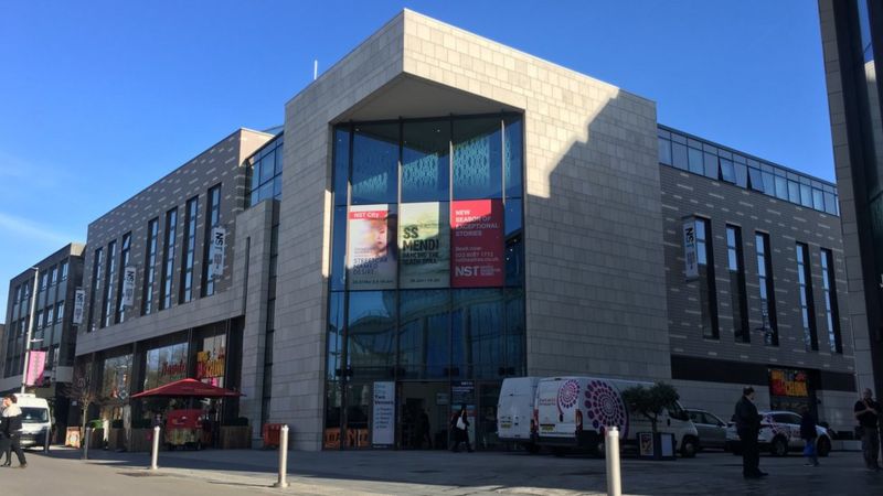 Shakespeare's Globe theatre calls for urgent funds to avoid insolvency ...