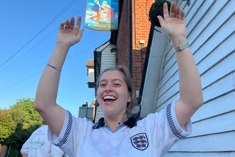 La dueña del pub, Three Lions, dice que la empresa volvió a sus orígenes.