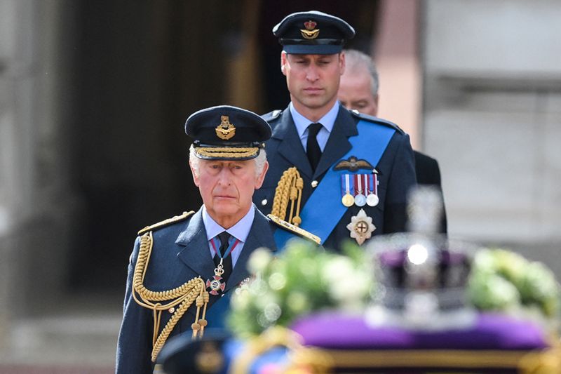 The Procession To Westminster Hall For The Queen's Lying-in-state - BBC ...