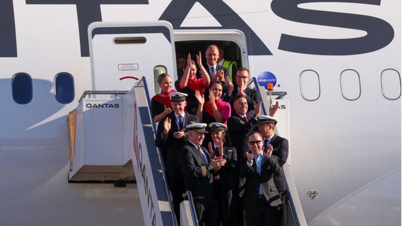 Qantas completes test of longest non-stop passenger flight - BBC News