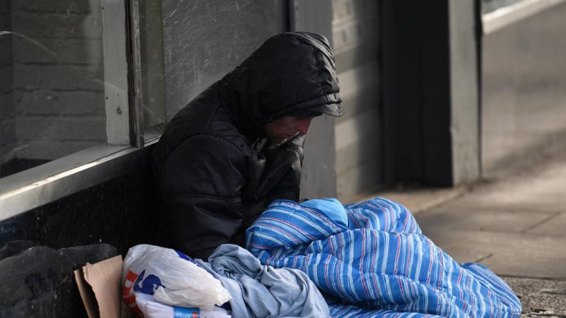 Ex-rough sleeper creates interactive map for homeless - BBC News