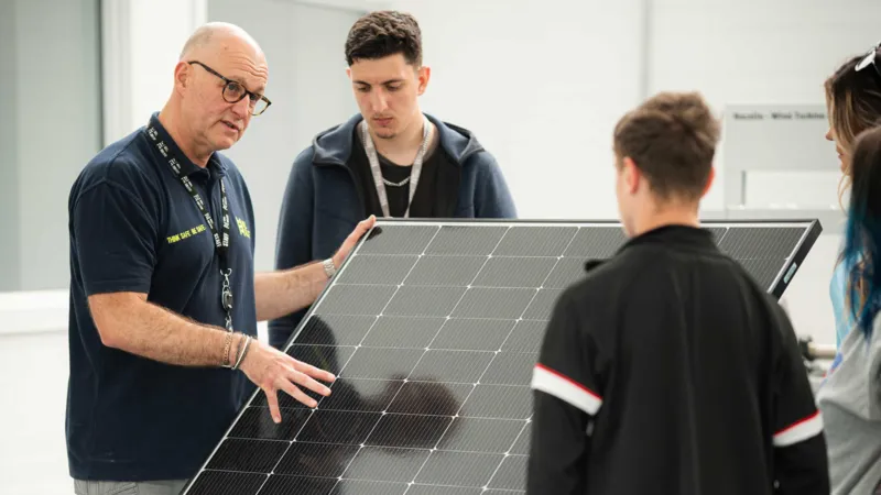 La universidad abrirá un centro de formación en energías renovables con una inversión de 5 millones de libras.