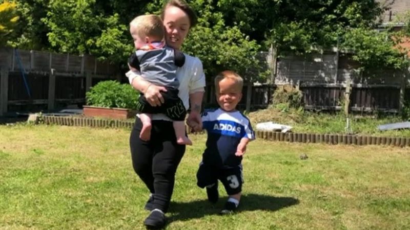 Sunderland Mother With Dwarfism Answers Questions On Tiktok Bbc News 