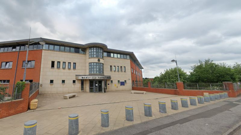 Mansfield: Police Officer Stabbed With Insulin Pen - BBC News