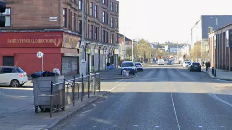 Una mujer muere tras ser atropellada por un camión en Glasgow.