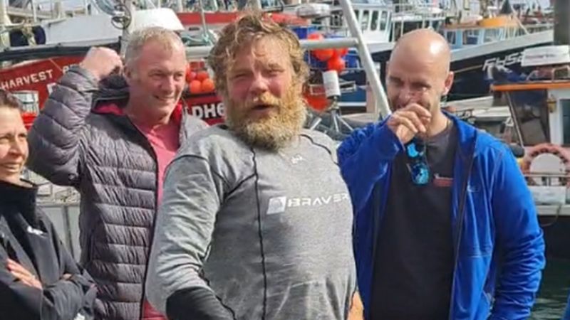 Former marine completes unsupported Atlantic row - BBC News