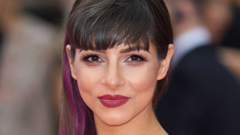 Ex-Emmerdale star Roxanne Pallett hurt in crash - BBC News