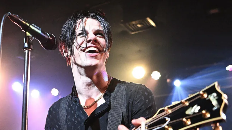 Yungblud se retira de la gira por problemas de salud. Yungblud se retira de la gira por problemas de salud.