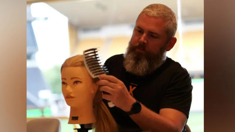 Un gran aumento de confianza para los padres que aprenden sobre el cuidado del cabello.