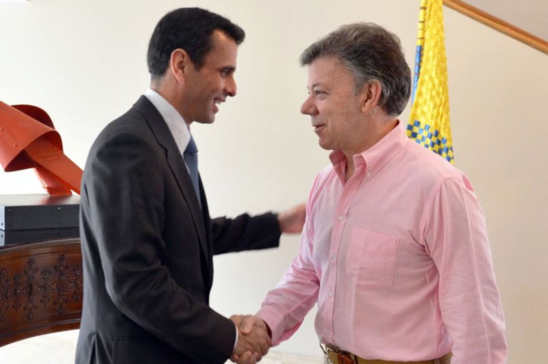 En su página de Facebook, Capriles registró el encuentro con el presidente colombiano