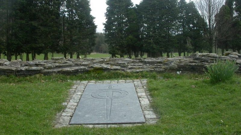 _118418963_abbeycwmhir_memorial_-_geograph.org.uk_-_1244189.jpg