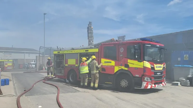El incendio en el centro de reciclaje fue accidental, según los bomberos.