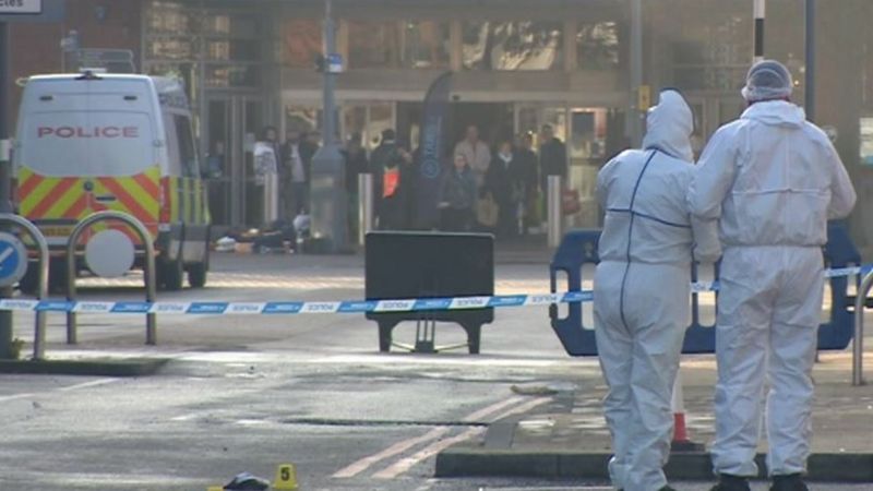 Solihull stabbing: Man died after knifing in town centre - BBC News