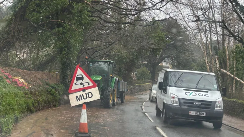 Lluvias ‘fuertes y persistentes’ provocan inundaciones
