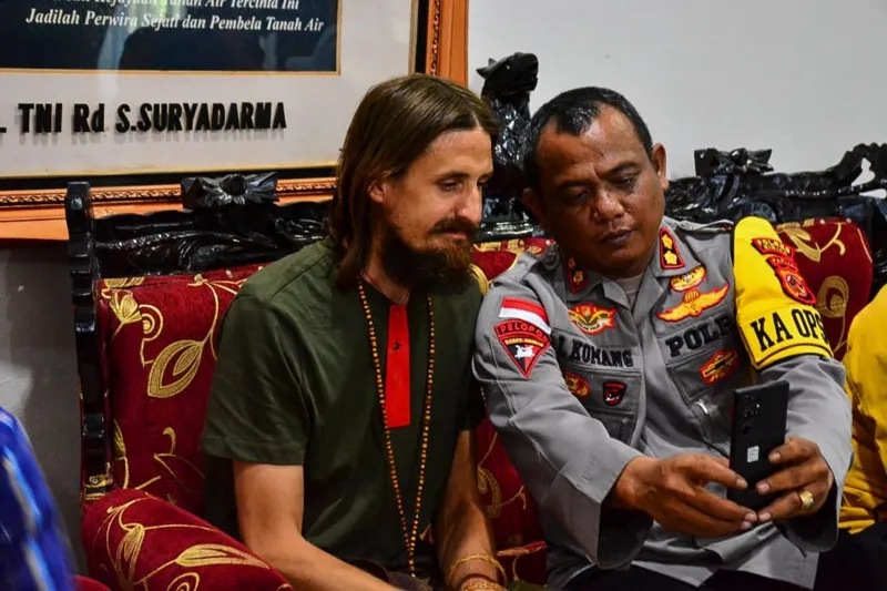 Pilot hostage freed by Papua rebels 'very happy' to go home